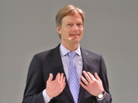 ベンツ日本ボデルケ副社長「GLAを日本にも導入する」 画像