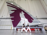 エアバス、カタール航空A380用の尾翼のペイントを完了 画像