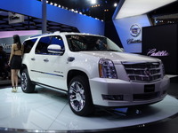 【上海モーターショー13】キャデラックの最上級SUV、エスカレードにロングボディ…ESVを中国投入 画像