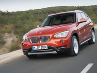 BMW X1、4WDモデルに車速感応式パワステを標準装備 画像