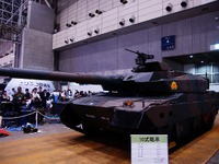 【ニコニコ超会議2】来場者のインパクトが特大だった10式戦車の実車展示 画像