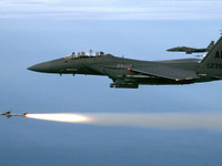 ボーイング、サウジアラビア空軍初のF-15SA戦闘機を公開 画像