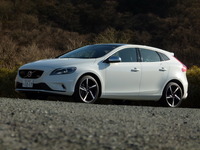 【ボルボ V40 T5 Rデザイン 試乗】パワフルさと専用のインテリアが持ち味…島崎七生人 画像