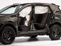 【IIHS衝突安全】トヨタ RAV4 新型、最高の安全性評価 画像