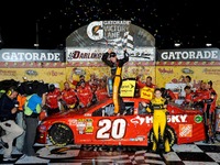 【NASCARスプリントカップ 第11戦】トヨタ、マット・ケンゼスが今季3勝目 画像
