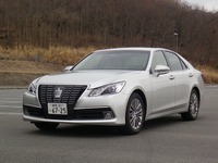 【トヨタ クラウン ロイヤルサルーン 試乗】ラグジュアリーさは十分だが存在感が薄れた…松下宏 画像