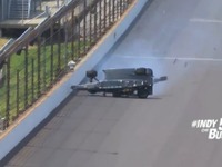 【INDYCAR】琢磨のチームメイトがクラッシュ！ 画像