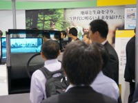 【人とくるまのテクノロジー13】デンソー、HUDシステムの展示に行列 画像