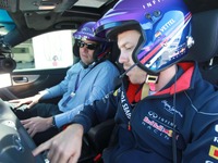 「ディレクター・オブ・パフォーマンス」のベッテル選手、インフィニティ車の開発を本格始動 画像