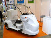 【スマートコミュニティジャパン13】プリント基板メーカーが手がけた2人乗り3輪EV 画像
