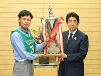 全国トラックドライバー・コンテスト優勝者、安倍総理を表敬訪問 画像