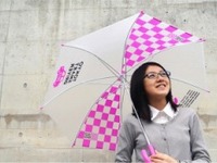 雨天時の交通事故を減らすキャンペーン、全国一斉傘開きを実施…東京スマートドライバー 画像