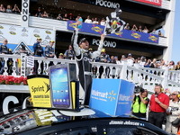 【NASCARスプリントカップ 第14戦】ジョンソン、ペナルティーの1週間後にポコノを制す 画像