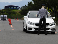 【メルセデスベンツ Eクラス 試乗】自動運転に近づきつつある安全装備…諸星陽一 画像