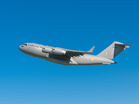 ボーイング、インド空軍に最初のC-17を空輸 画像