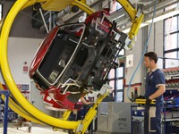 アルファロメオの新型スポーツカー、4C…生産現場を公開 画像