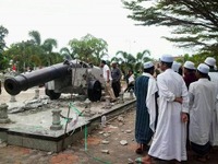 タイ深南部支配の象徴、パヤタニ大砲の模型爆破 画像