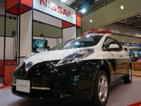【東京おもちゃショー13】日産、「踊る大捜査線」に登場のリーフパトカー展示 画像