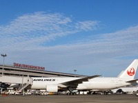 【JAL 預けたバッグの行方】大型機はコンテナで、小型機は手作業で飛行機に搭載 画像