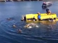 英国の水陸両用バス、沈没事故の瞬間［動画］ 画像
