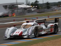 【ルマン24時間 2013】トラブル続出のアウディ勢…1号車はコース復帰 画像