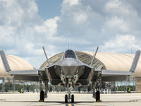 ロッキード・マーチン、最初のF‐35Cが米海軍にレポート 画像