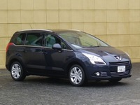 【プジョー 5008 試乗】フランス車の醍醐味味わえるオイル封入式ラバーブッシュの足回り…松下宏 画像