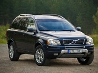 ボルボ XC90 次期型、暗闇での歩行者検知システムと自動ブレーキ搭載へ 画像