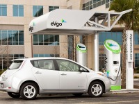 米日産、リーフ販売店に急速充電システムを追加設置…100か所以上 画像