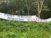 「テロリストの植民地主義者」　タイ深南部に政府批判の横断幕 画像