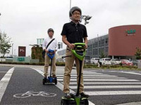 トヨタ、立ち乗り型パーソナル移動支援ロボットの公道実証実験を開始 画像