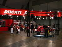 【東京モーターサイクルショー05】ドゥカティ 写真蔵…イタリアンレッド 画像