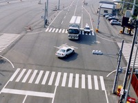 事故後の言い争いはこれで解消? 交差点で交通事故を自動監視 画像