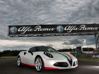 アルファロメオ4C、公式セーフティカーに…世界スーパーバイク選手権 画像