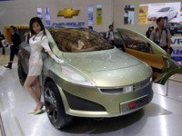 【上海モーターショー05】上海GMが配るPETボトルの「水」 画像