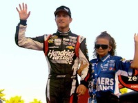 【NASCAR】ケーシー・ケーン、12才のファンの夢を叶える［動画］ 画像