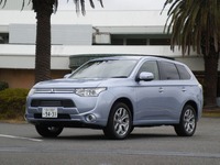 【三菱 アウトランダーPHEV 試乗】次世代自動車の現実的な最適解がここに…松下宏 画像