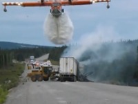 高速道路で車両火災、カナダ流の消火活動が圧巻［動画］ 画像