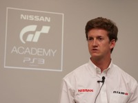 日産GTアカデミー、チャンピオンを目指す42人が英シルバーストーンでレースキャンプ 画像