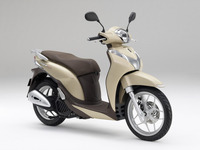 ホンダ、スタイリッシュな125ccスクーター Shモード を発売…アイドリングストップ搭載 画像