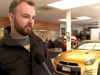 世界に1台、ボルト選手仕様のゴールド日産 GT-R…落札者に引き渡し 画像