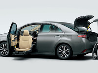 【福祉機器展13】トヨタ、ウェルキャブシリーズのHVモデルなどを展示 画像