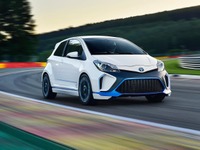 【フランクフルトモーターショー13】トヨタ ヴィッツ にRコンセプト、全容公開…420psの高性能ハイブリッド 画像