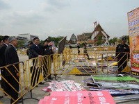 バンコク都庁、違法な屋外広告３０００枚撤去 画像