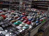 【フランクフルトモーターショー13】ポルシェもフェラーリも即購入可能！ミニカーよりどりみどり 画像