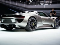 【フランクフルトモーターショー13】ポルシェ 918スパイダー、性能追求、必然のPHV［詳細画像］ 画像