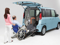 【国際福祉機器展13】スズキ、スペーシア 車いす移動車 を参考出品 画像