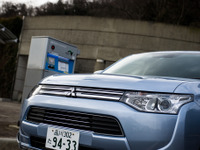 【三菱 アウトランダーPHEV 試乗】ランエボのノウハウ受け継ぐ走りと非常電源車という使い勝手…斎藤聡 画像