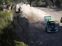 【WRC 第10戦】プロタソフ、ライバル達のリタイアでWRC-2の第1レグをリード 画像