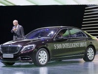 【フランクフルトモーターショー13】メルセデス Sクラス 新型にロボットカー…2020年までに市販へ 画像